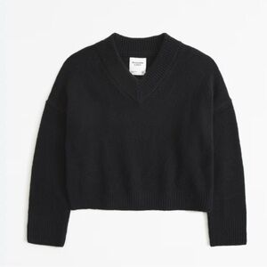 Abercrombie & Fitch V Neck Sweater in Cream